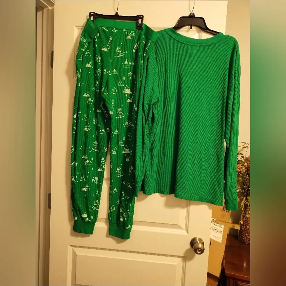 Men's Green Christmas Pajama Set with Tree Print